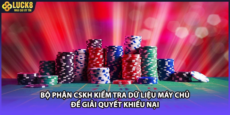 Bộ phận CSKH kiểm tra dữ liệu máy chủ để giải quyết khiếu nại